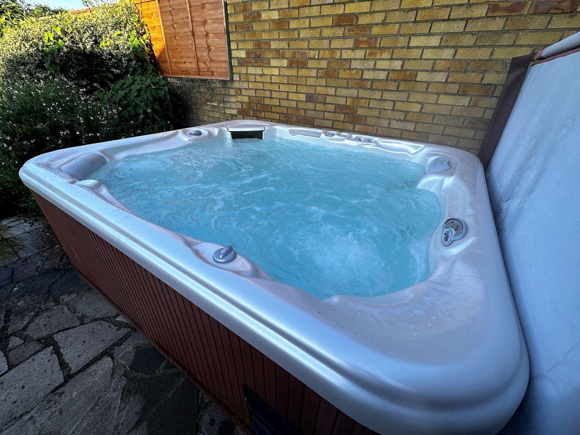 Kennedy Villa - 5 Bedroom House With Hot Tub, Wifi, Free Parkings, Close To Bicester Village Εξωτερικό φωτογραφία