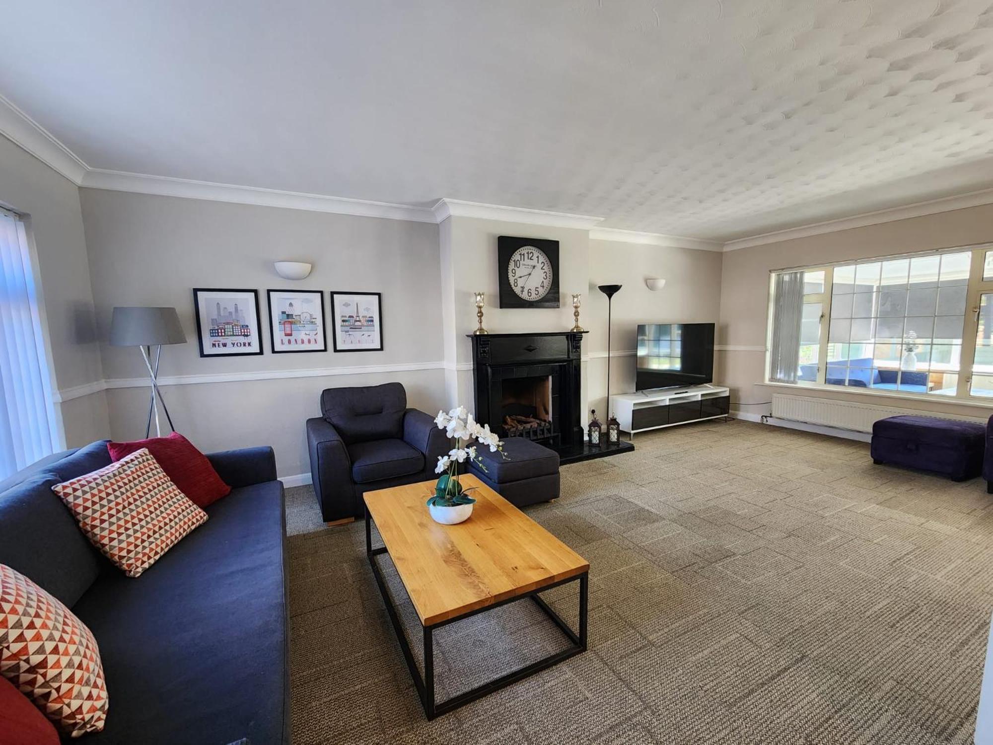 Kennedy Villa - 5 Bedroom House With Hot Tub, Wifi, Free Parkings, Close To Bicester Village Εξωτερικό φωτογραφία