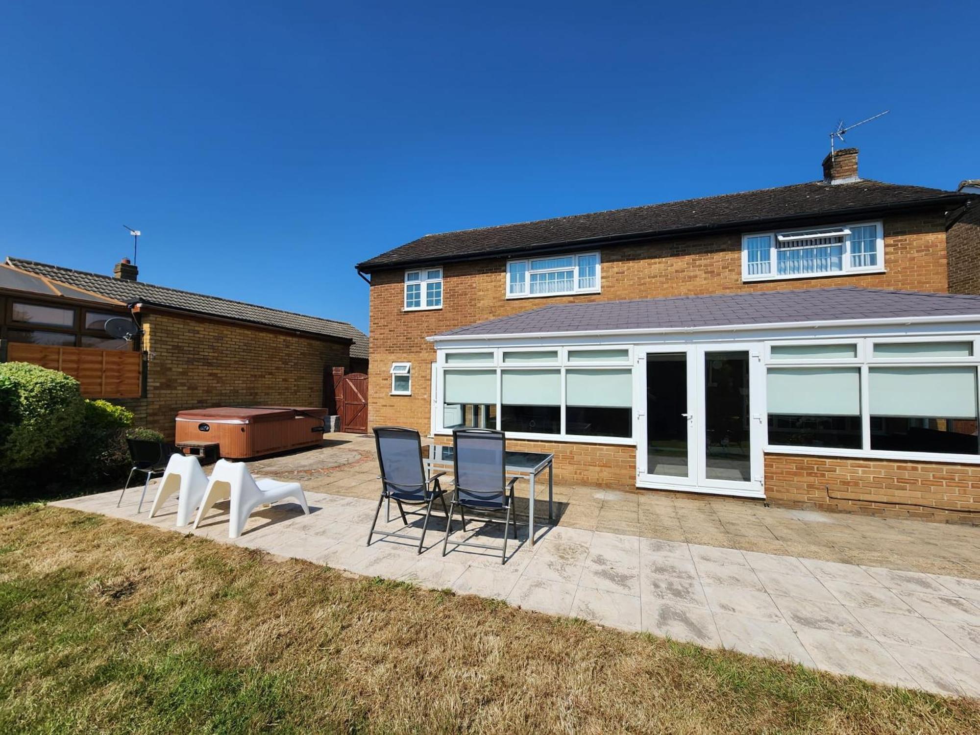 Kennedy Villa - 5 Bedroom House With Hot Tub, Wifi, Free Parkings, Close To Bicester Village Εξωτερικό φωτογραφία