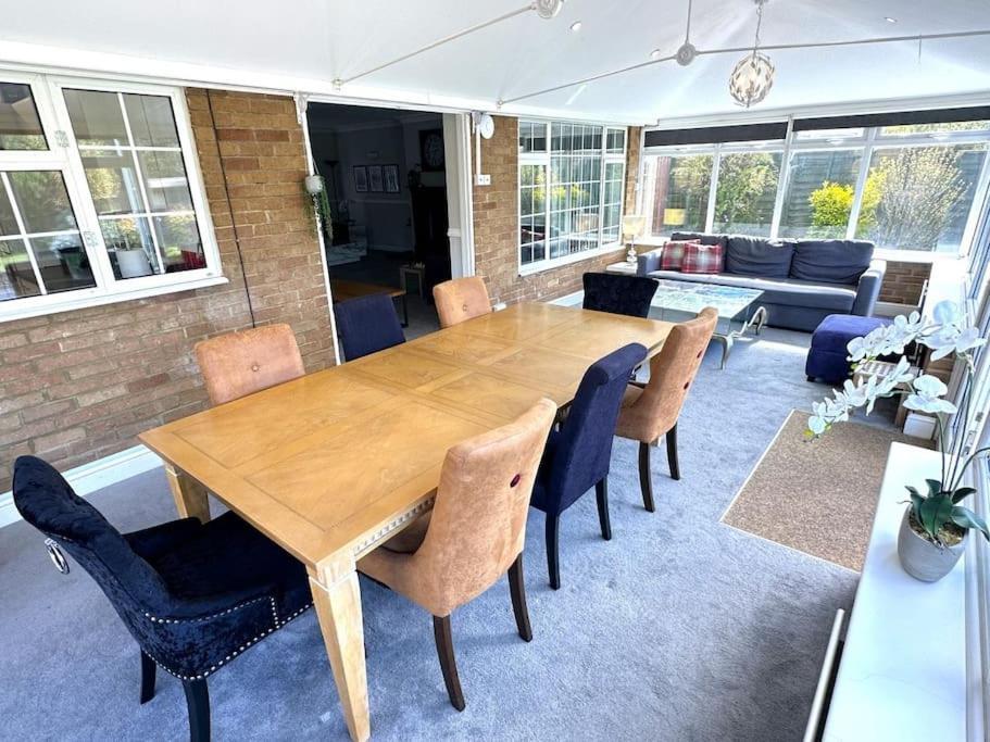 Kennedy Villa - 5 Bedroom House With Hot Tub, Wifi, Free Parkings, Close To Bicester Village Εξωτερικό φωτογραφία